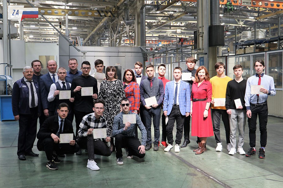 На заводе двигателей завершилось обучение студентов