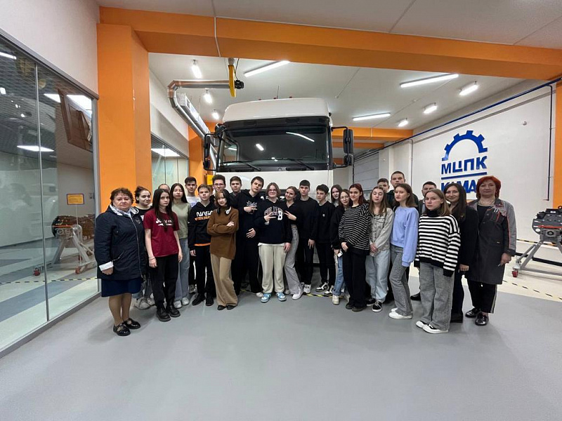 Заводы «КАМАЗа» открыли двери для школьников